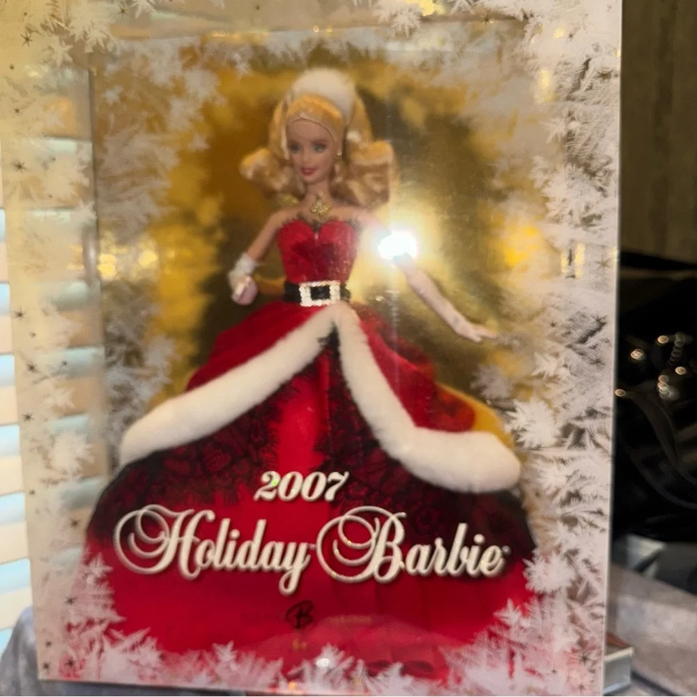 Barbie Holiday 2007  Red and‎ White Collection